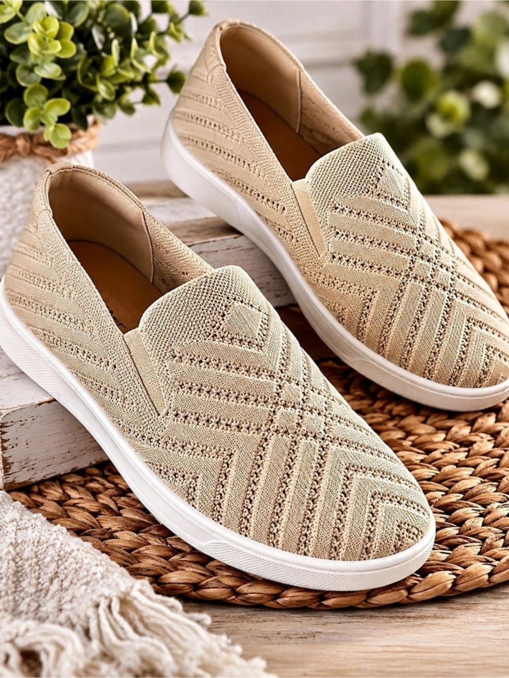 White Mountain Duke Geometric Slip-On Sneakers in Beige US 10